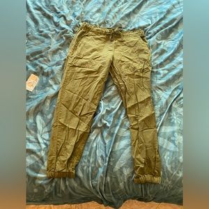 Levi’s Green Capri Pants
